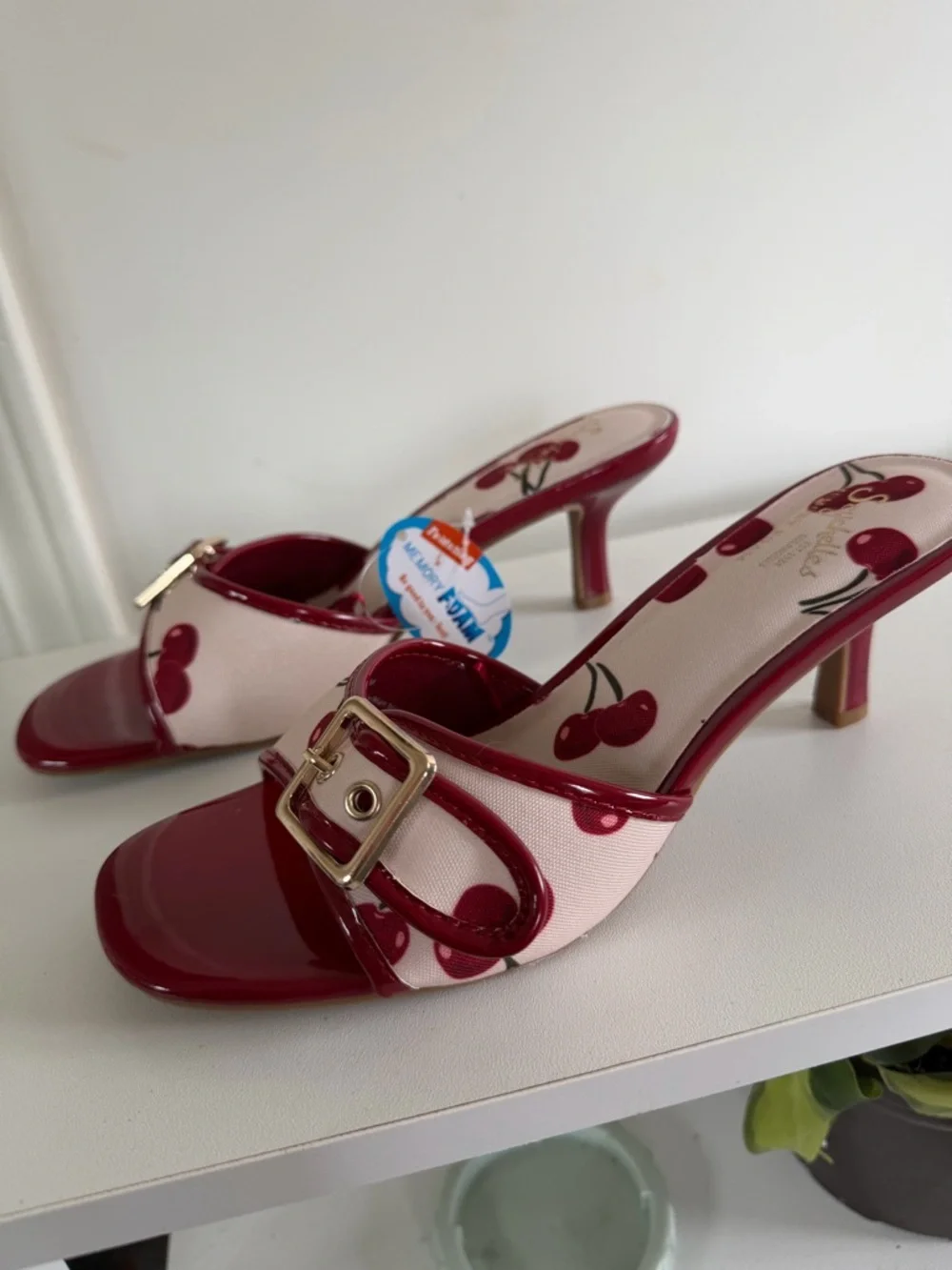 LAST FEW PAIRS Cherry kitten heels MEMORY FOAM - Picture 2 of 6